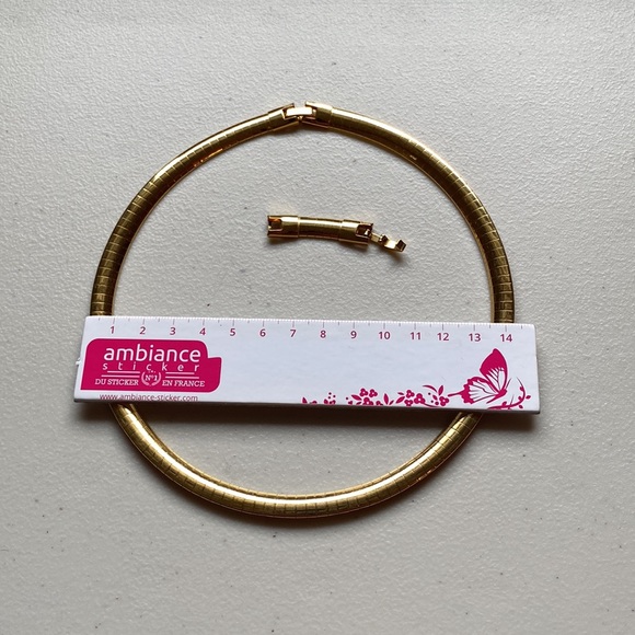 Gold necklace with rigid chain and small extender clasp - Picture 4 of 5